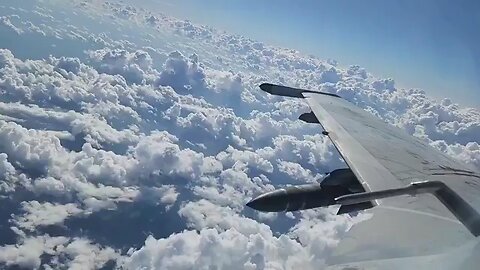 🇻🇪 Venezuela’s fighter jets take to the skies amid menacing US buildup