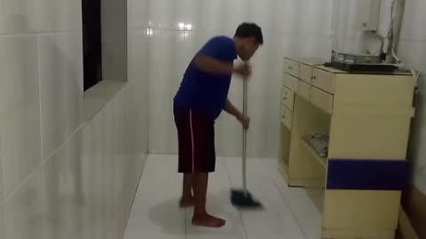 Starting From Zero! A Super Dirty Bathroom Transformed Into a Sparkling One (Part 1)