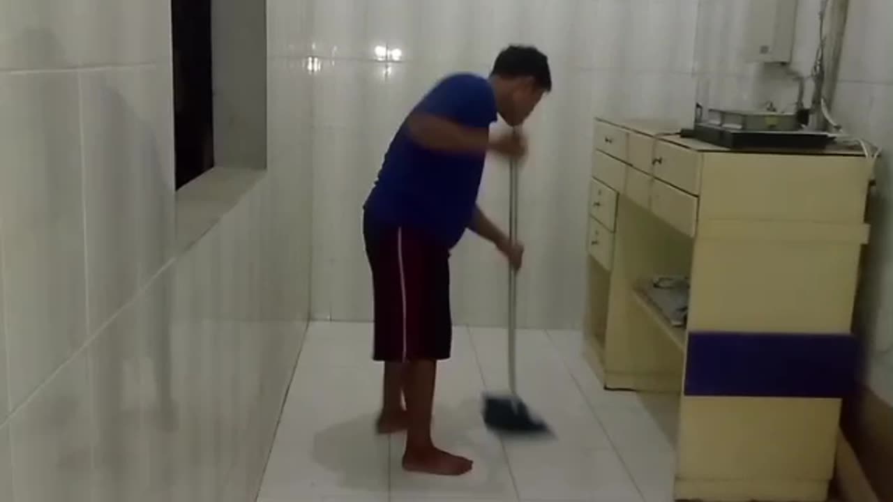 Starting From Zero! A Super Dirty Bathroom Transformed Into a Sparkling One (Part 1)