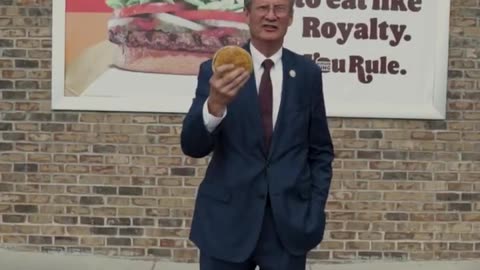 Tim Burchett goes above and beyond on No King's Day