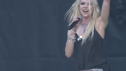 The Pretty Reckless - "Witches Burn" (Live In Spain) -