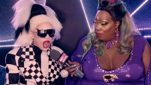 AQUARIA Plays LOOK AT HUH! At DragCon 2018 - Hey Qween!