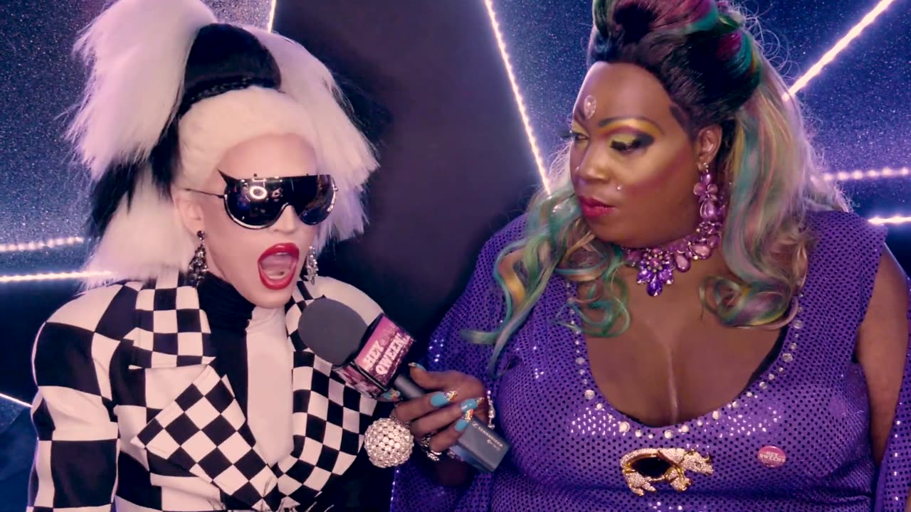 AQUARIA Plays LOOK AT HUH! At DragCon 2018 - Hey Qween!
