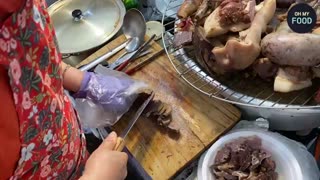 Only in Chungcheong! A Genius Street Food That’s Drawn Lines for 50 Years