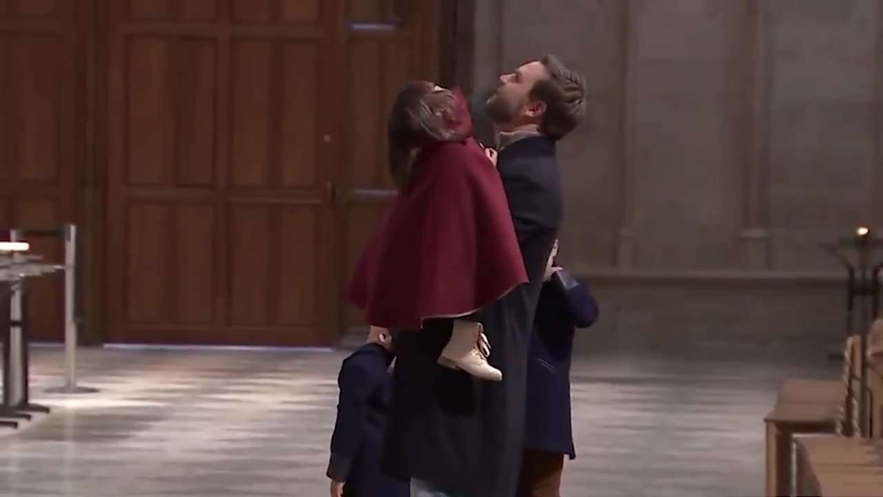 🚨BREAKING: US VP JD Vance and family are currently visiting Notre Dame Cathedral.