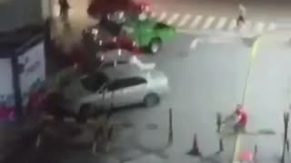 Armed men seen on the streets of Caracas amid heavy gunfire near Miraflores Presidential Palace