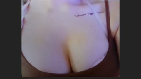 Streamer girl bounce