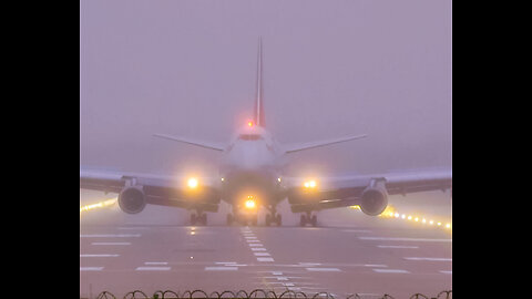 Airbus A380 & Boeing 747 landing in fog