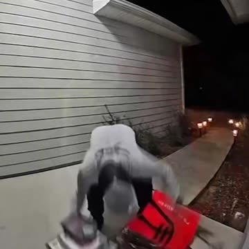 DoorDash driver drops wings on pavement then puts it back in container, licks fingers