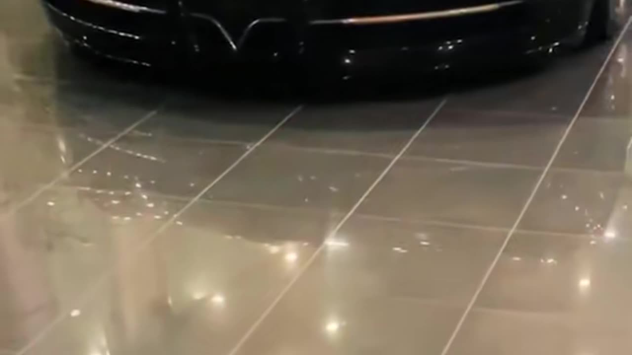 🤯💨 Chiron or Veyron? The ULTIMATE Bugatti Showdown! | LuxurySportsCars