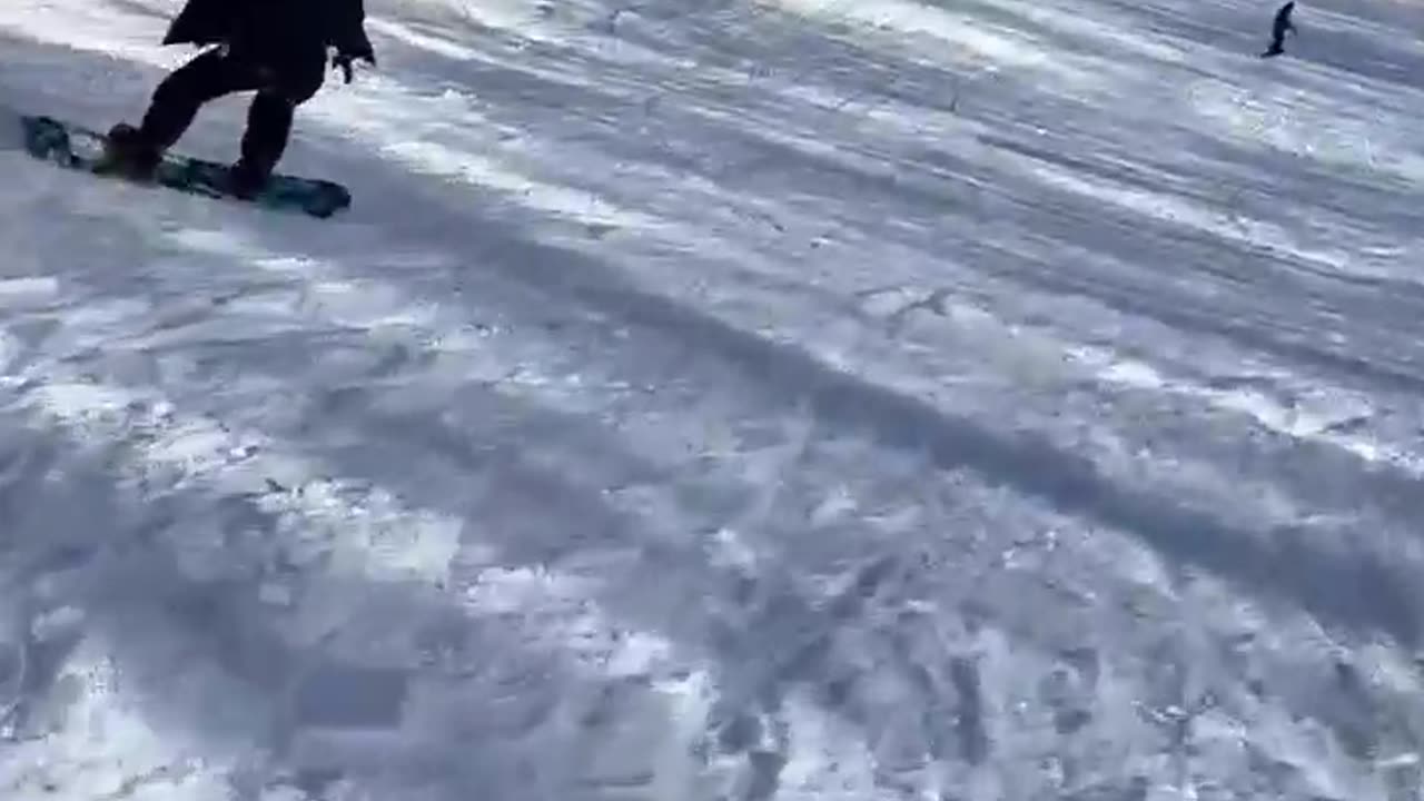 Snowboarder Falls Over On Mount Myoko