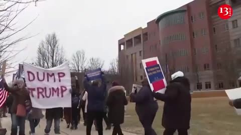 "Zelensky is a hero"- large protest against Trump and Musk in front of Tesla showroom in US