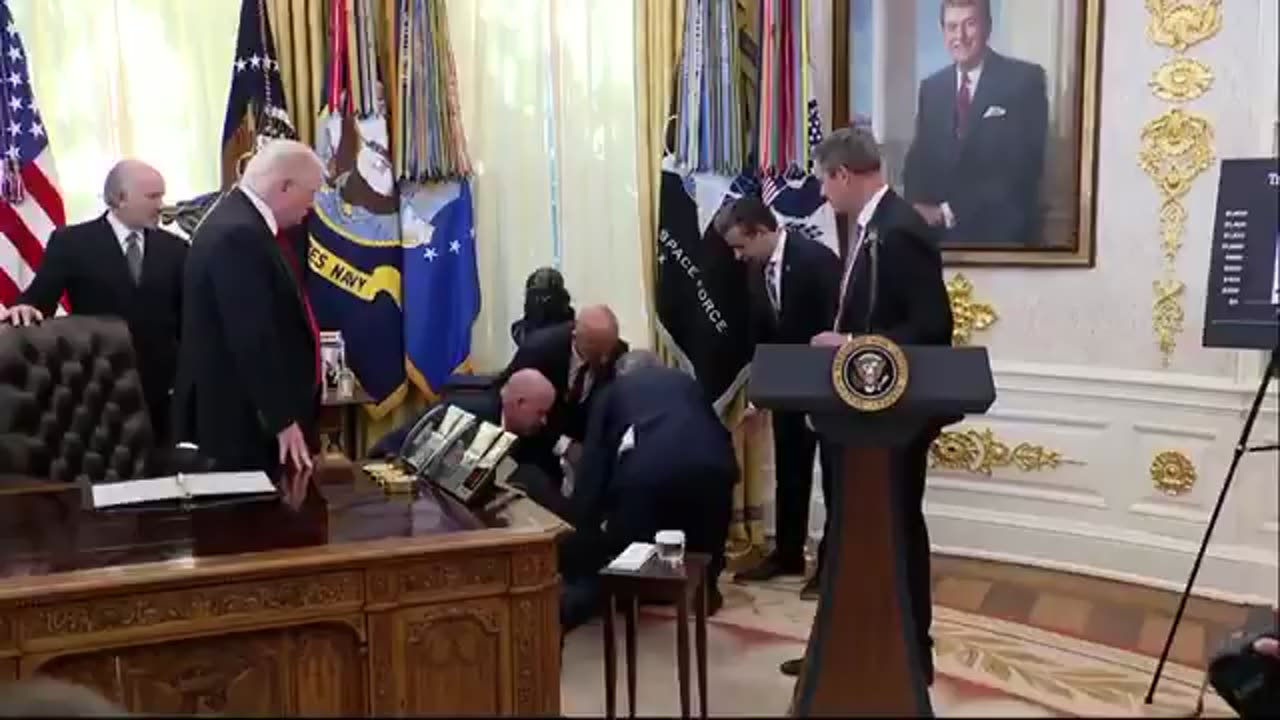 Guest Passes Out During Oval Office Announcement, Dr. Oz Springs Into Action