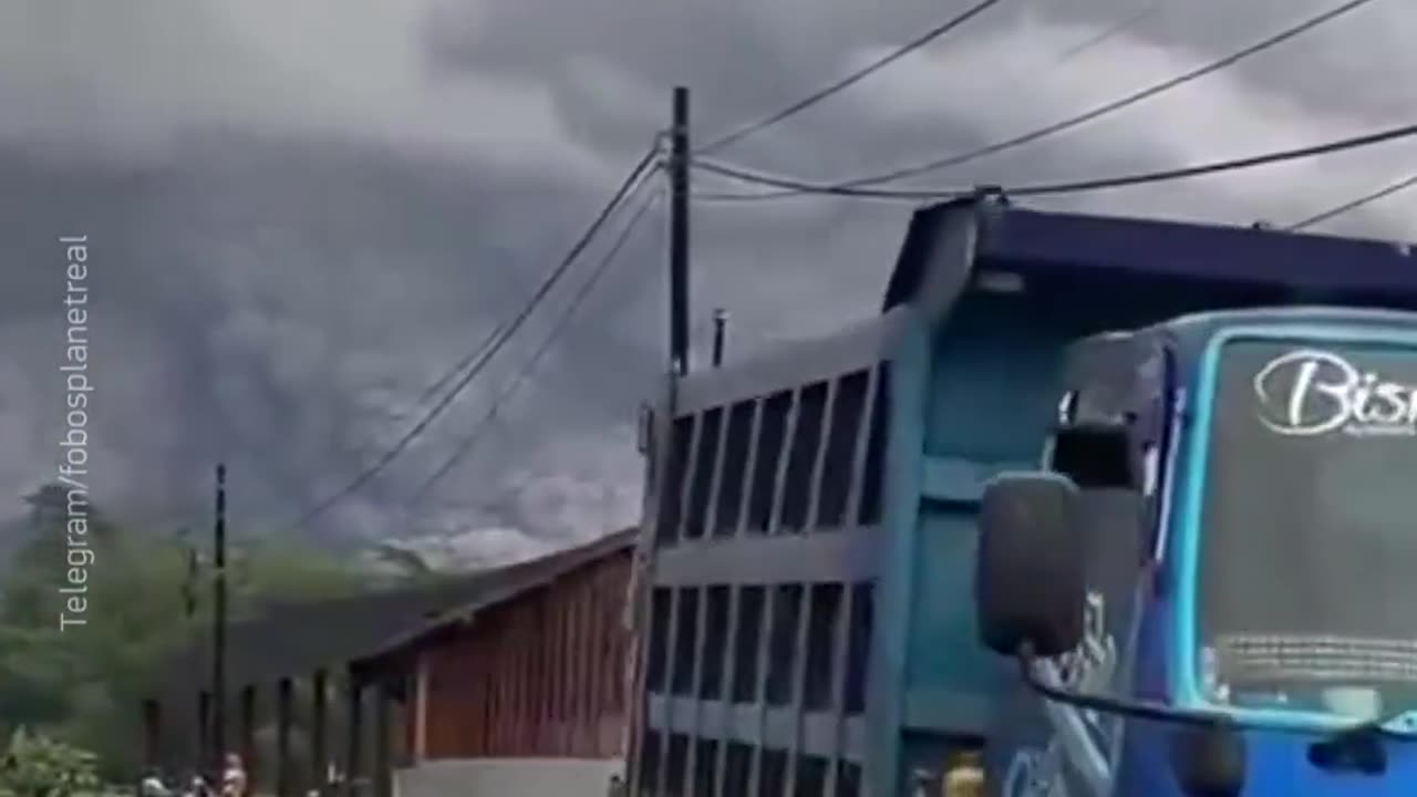 Shpërthim i vullkanit Semeru në Indonezi, evakuohen qindra banorë