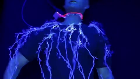 CHOQUE ELÉTRICO ASSASSINO:Como Uma Corrente Virou um Fio Quente e Quase Matou Um Homem! ⚡