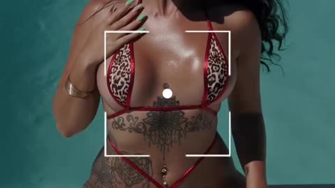 I like to pose in sexy bikinis