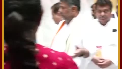 Karnataka_ CM Siddaramaiah Spins 'Charkha' As A Tribute To Mahatma Gandhi (1080p)