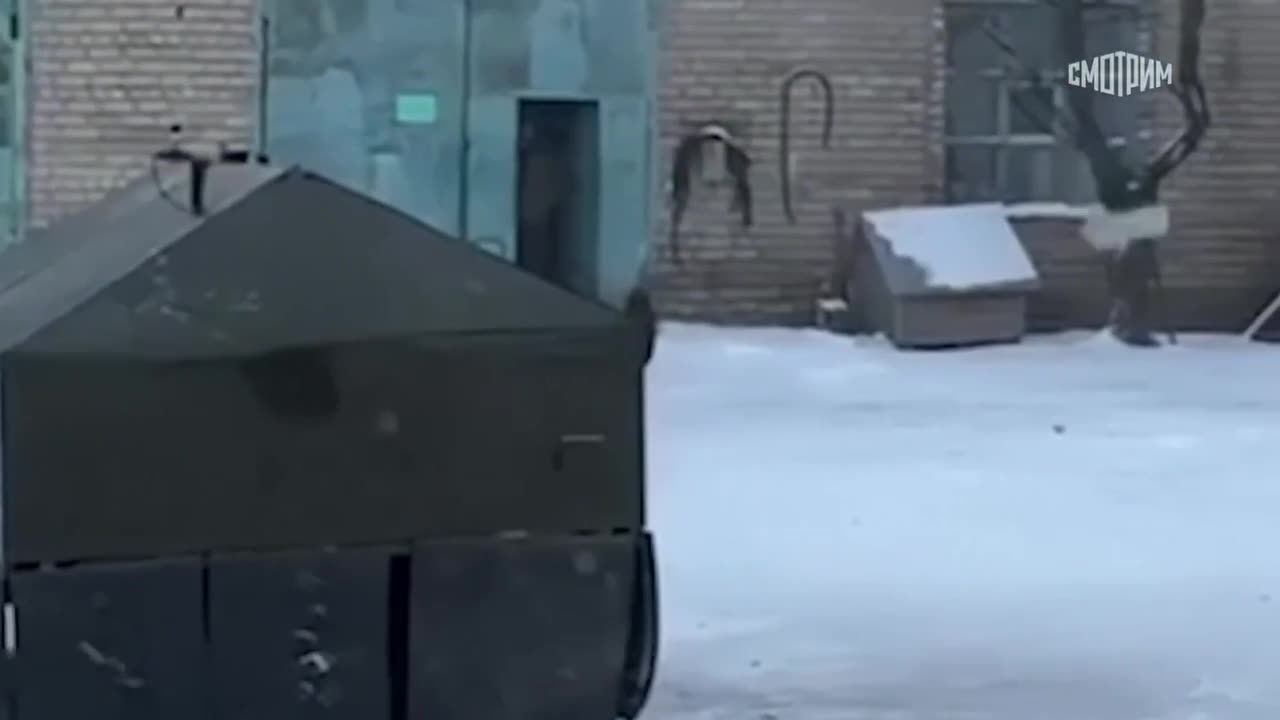 Russian new ground drone with "anti-drone system"…