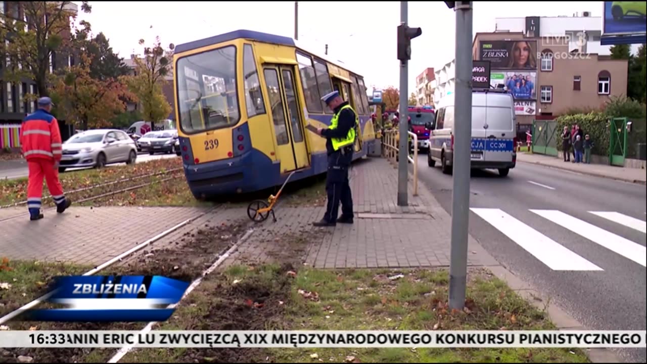 Tramwaj wypadł z szyn w Toruniu i potrącił kobietę na przystanku!