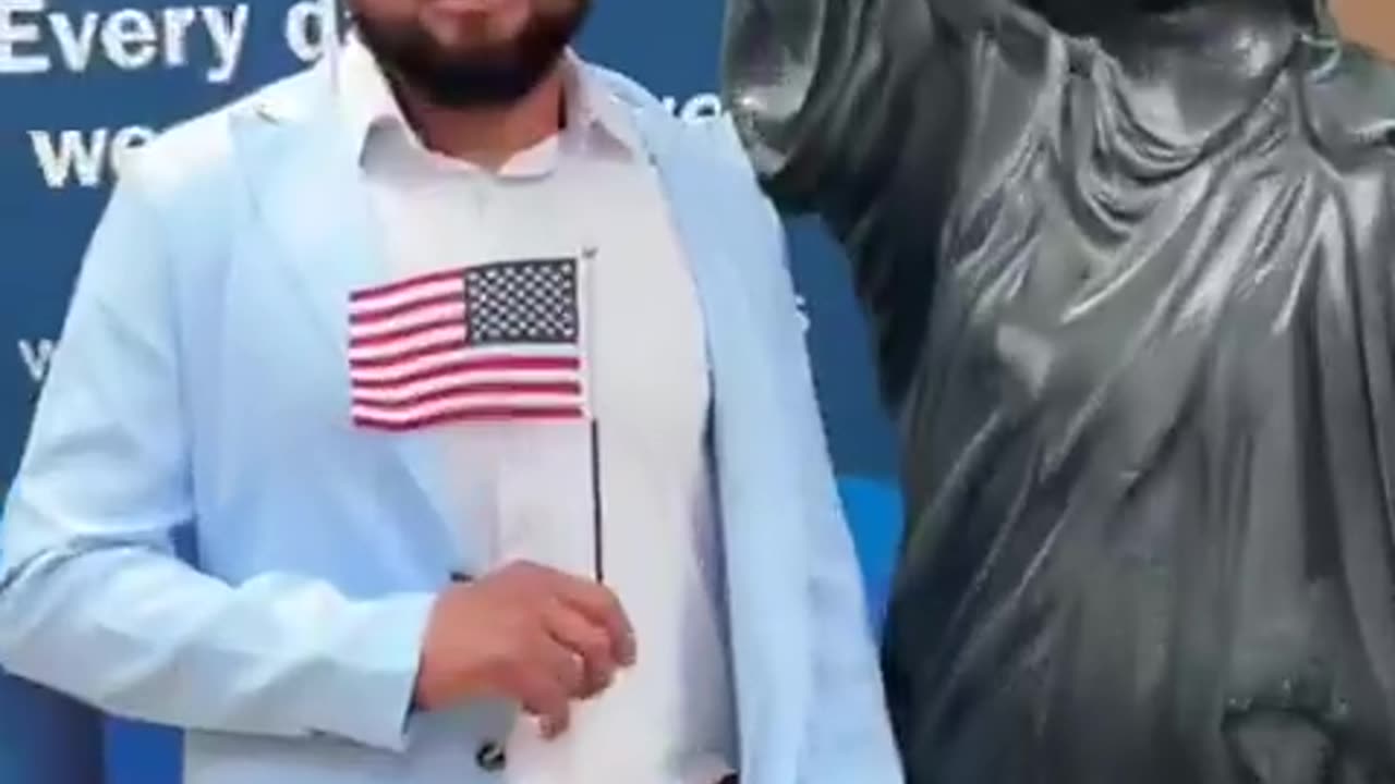 Daughter watches her stepfather get his legal United States citizenship in