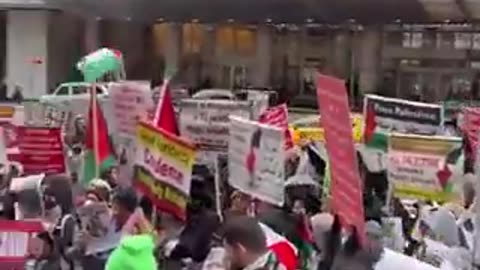 HAPPENING NOW IN NYC: "We don't want no Zionists here." Hamas jihadists