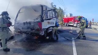 Incendio de buseta en Crespo
