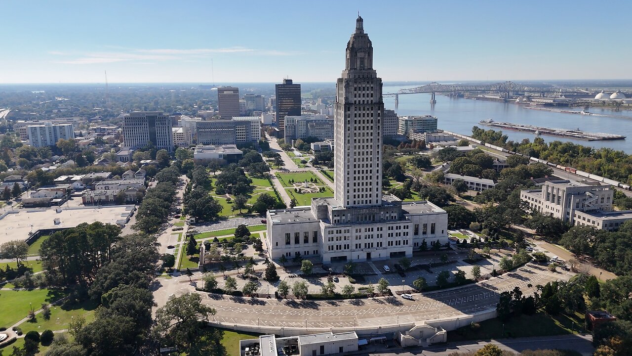 4K DJI Air 3 LA State Capitol Flyby