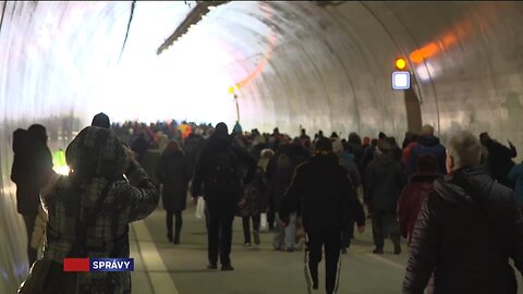 Tunel Višňové predstavili verejnosti. Ľudia sa mohli poprechádzať najdlhším domácim cestným tunelom
