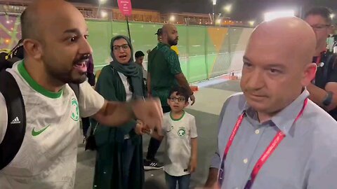 🇶🇦🇮🇱🇸🇦 A Saudi football fan confronts an Israeli journalist (Qatar World Cup 2022):