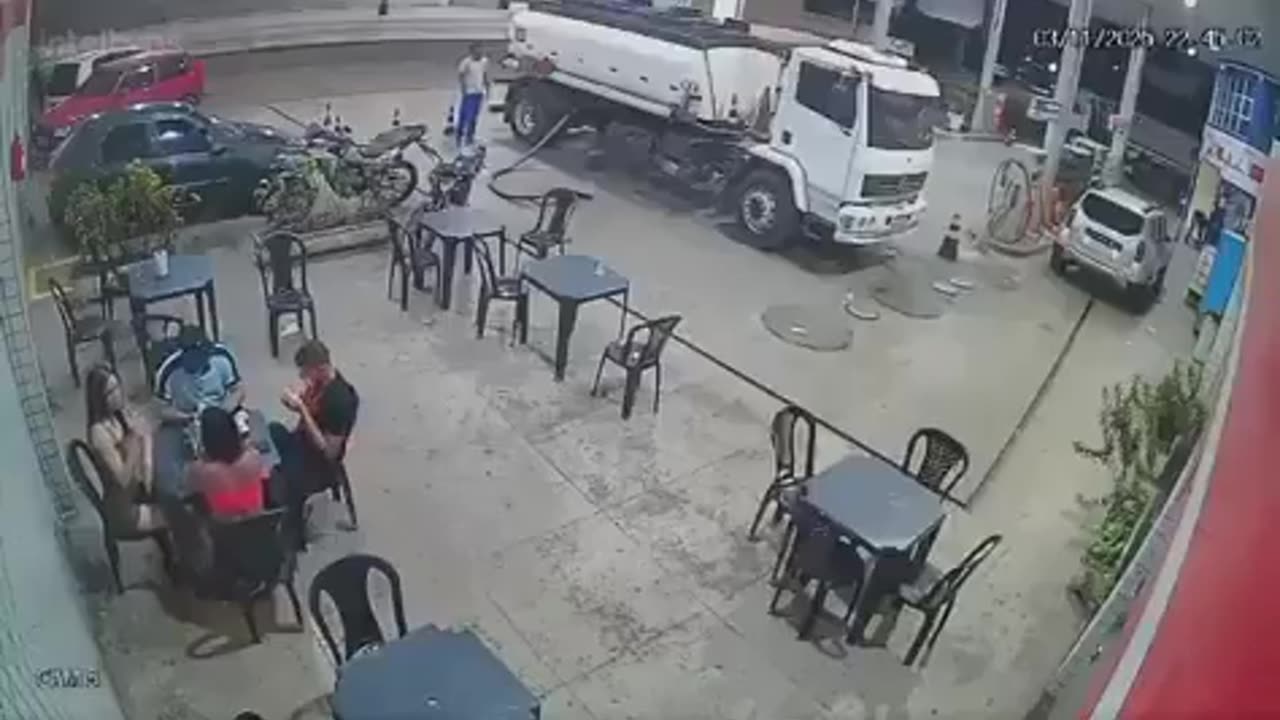 Ndezi shkrepësen dhe e hodhi pranë karburantit, ja çfarë ndodhi në Brazil