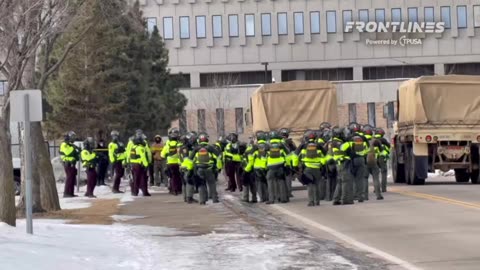 Cảnh sát chống bạo động hiện đang có mặt tại Tòa nhà Liên bang Whipple