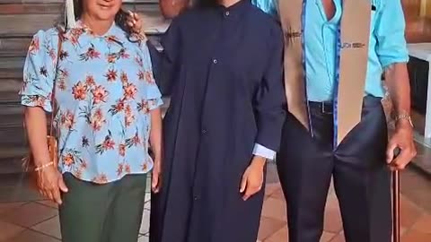 Recién graduada se viraliza tras emotivo video