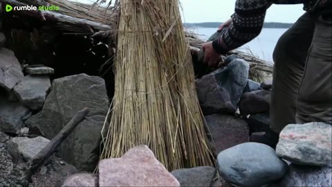 9 Days Alone: Building a Primitive Shelter on a Beach