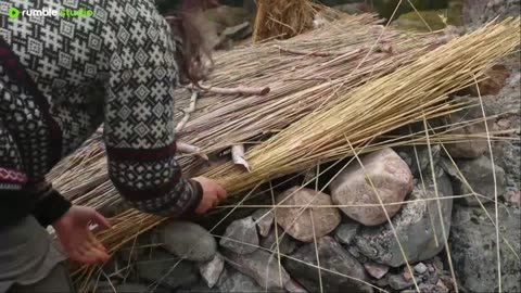 9 Days Alone: Building a Primitive Shelter on a Beach