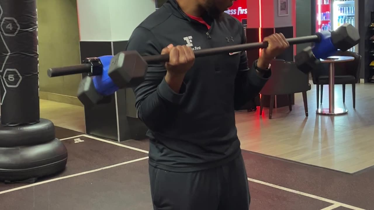 “Very Interesting. I Like It.” | Trainer Tests Dualbell Bicep Curls