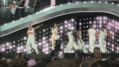 Dua lipa Live - watcha doing radical optimism tour