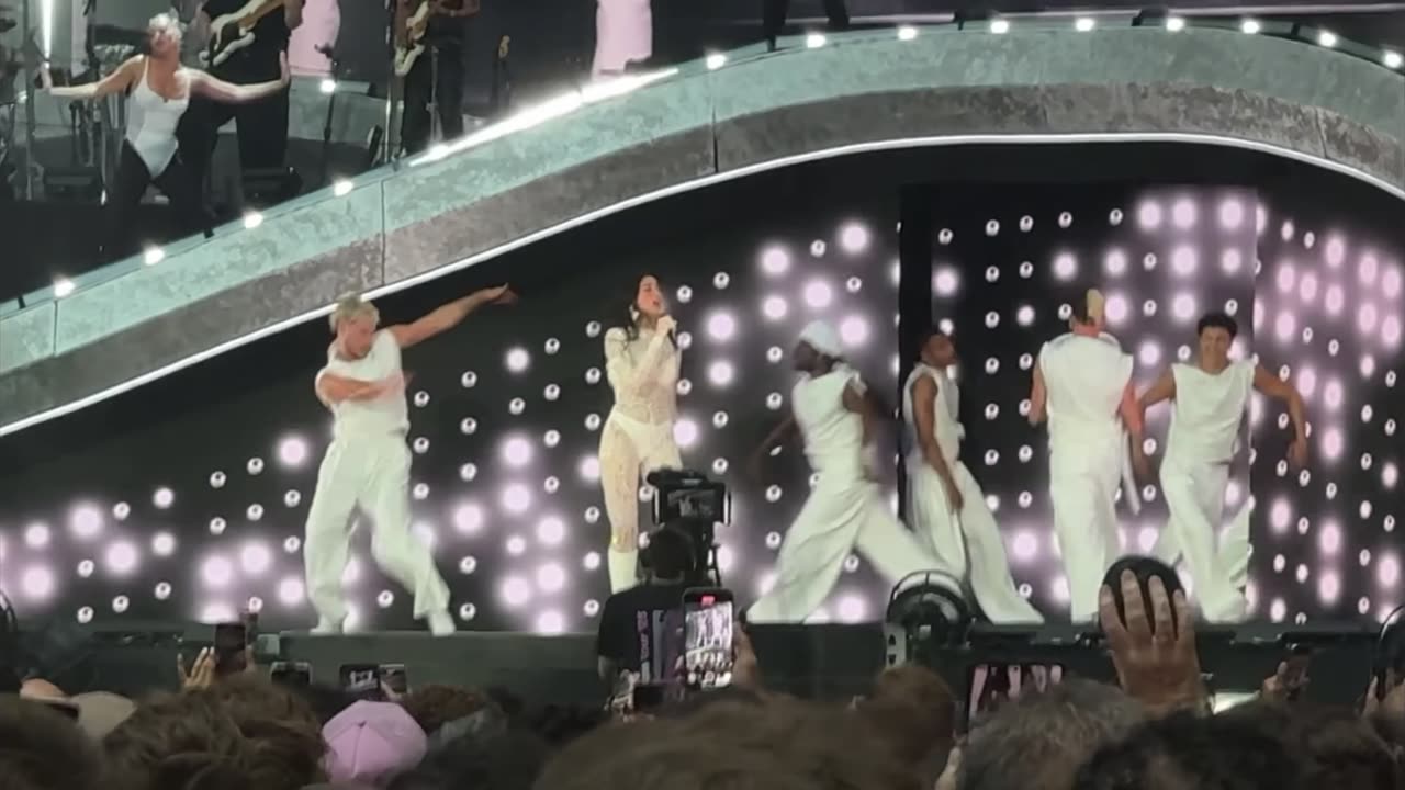 Dua lipa Live - watcha doing radical optimism tour