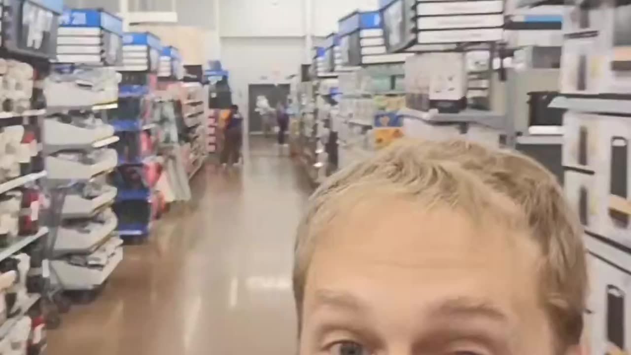 🇺🇸 EMPTY WALMART? Shopper Notices Alarming Change During Prime Time