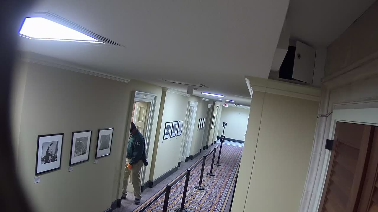 0300USCS03EastCorridornearS306_2021-01-06_01h00min01s270ms.mp4