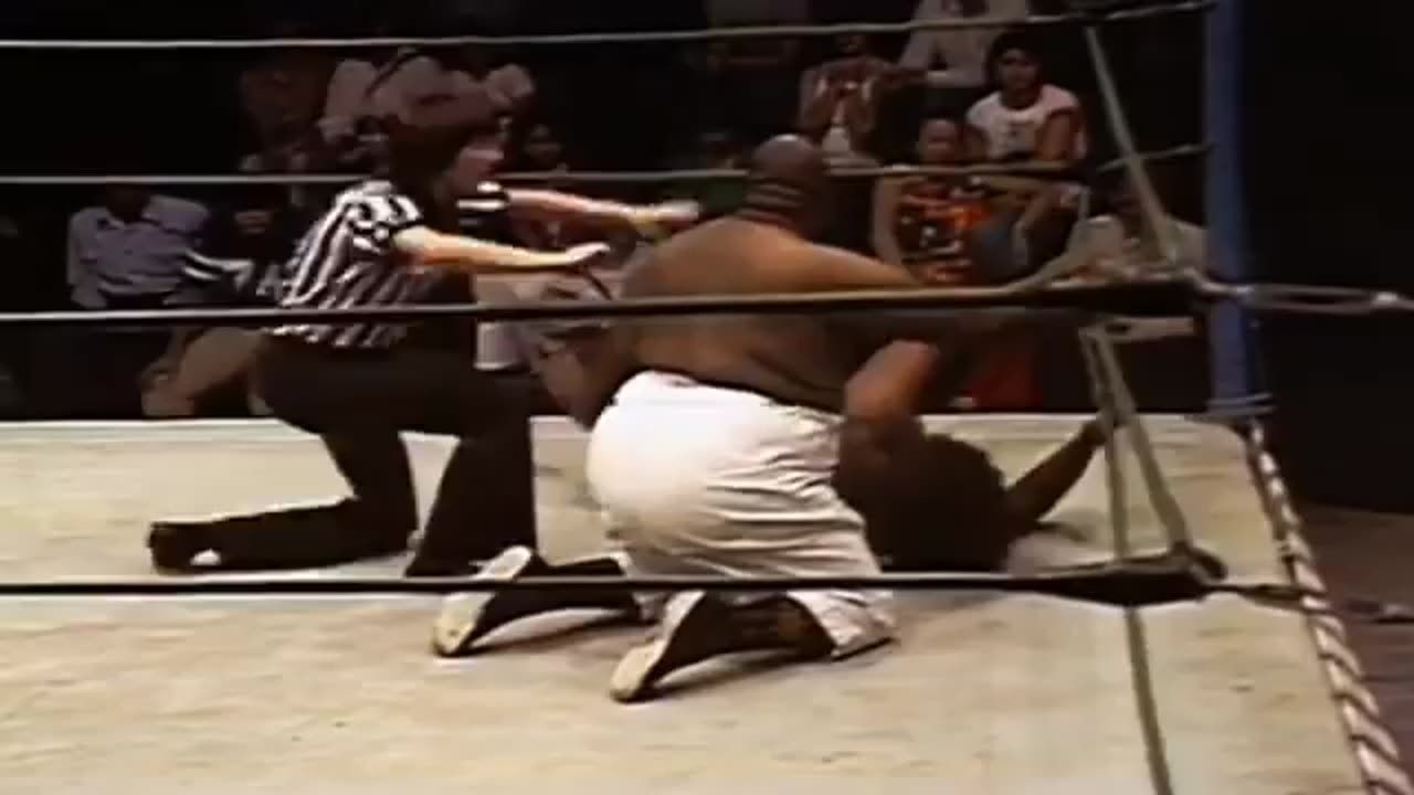 (1977) Abdullah the Butcher vs Samoan Sika - NWA