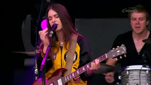 HAIM - Don't Save Me - live -