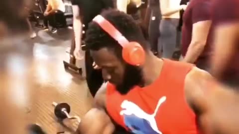 28KG Master the 28KG Single Arm Bicep Curl The Ultimate Strength Building Challenge