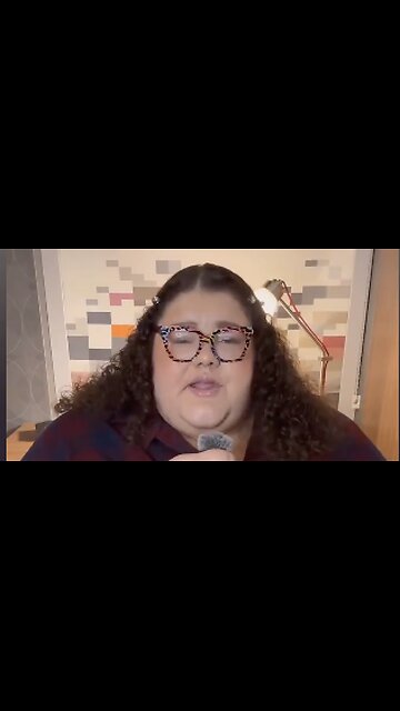 Plus-Size Influencer Urges Protest After Airport Won’t Push Her Wheelchair