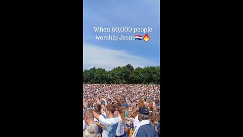 Cuando 60.000 personas adoran a Jesús, ¡la iglesia en l#viral #reels #shorts #video #jesus #biblia