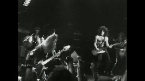 Kiss - "Deuce"