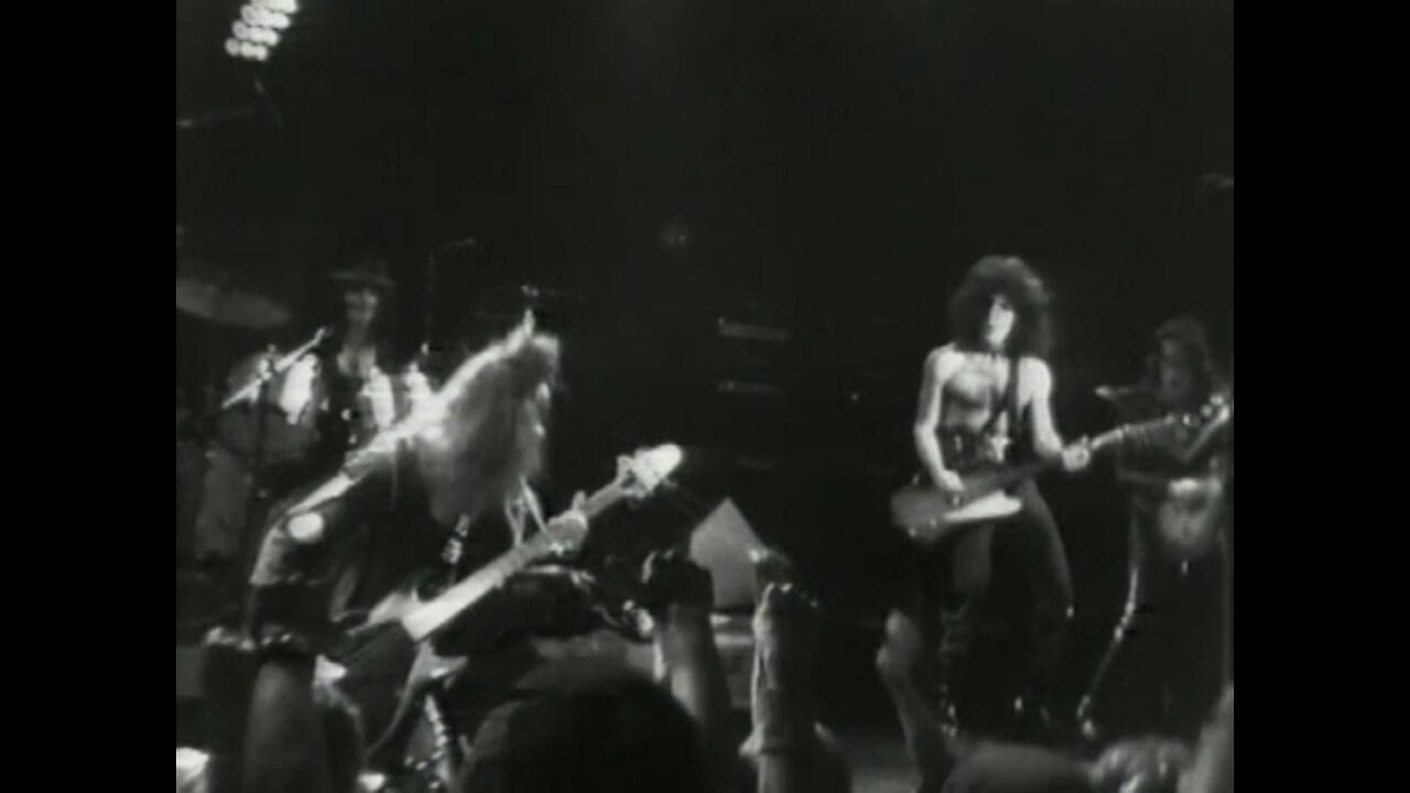 Kiss - "Deuce"