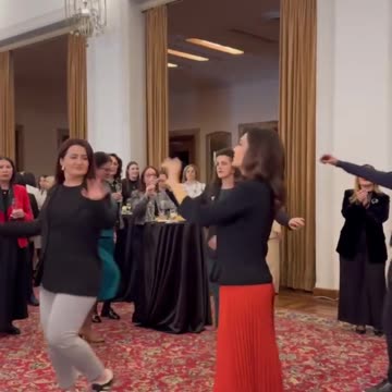 Spiropali kërcen vallen e Tropojës