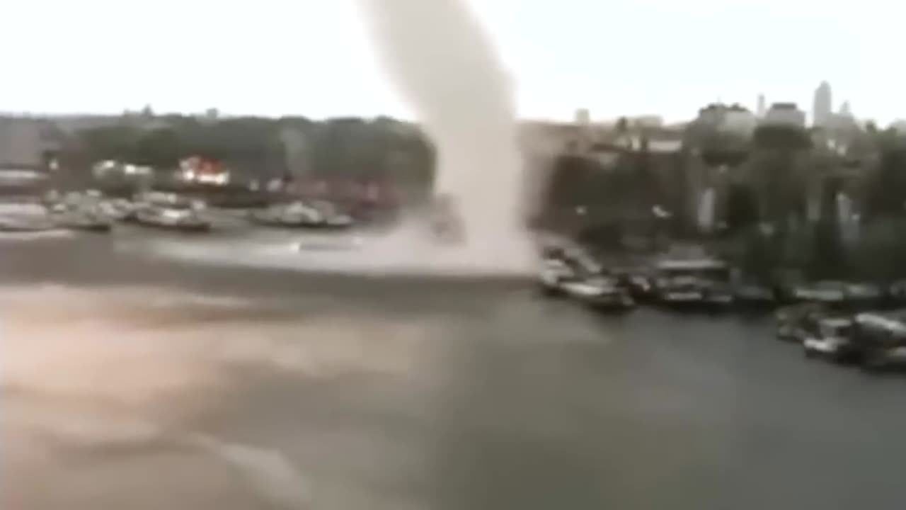 Watch the catastrophy thats shakes whole neighbourhood