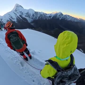 Alpinista muere tras caer de montaña a más de 5.000 metros