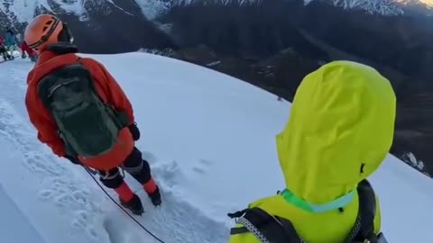 Alpinista muere tras caer de montaña a más de 5.000 metros